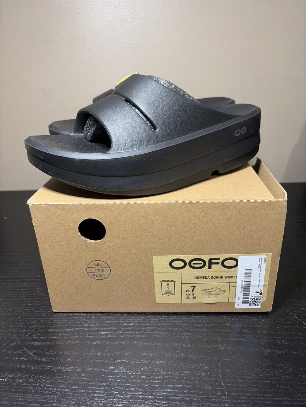 NEW OOFOS Oomega OOahh Women's Comfort Slide Sandal in Size 7